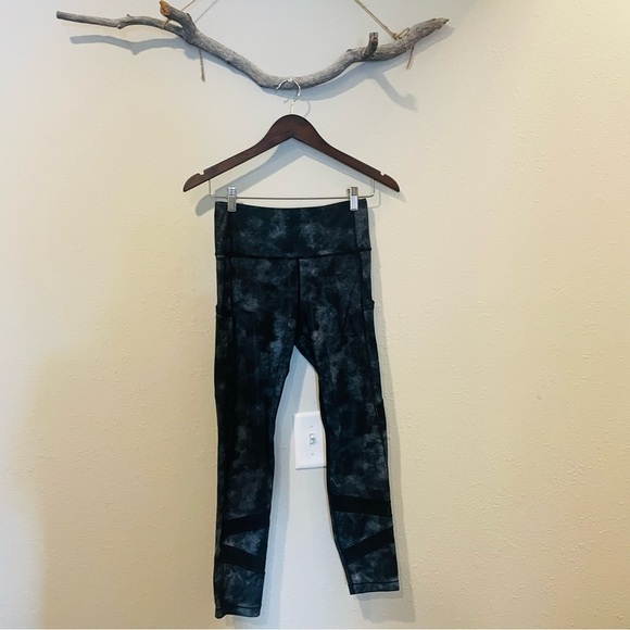 ZYIA 2 Piece Set Active Gray Stonewashed 7/8 Tight Leggings and Sports Bra - Picture 11 of 15